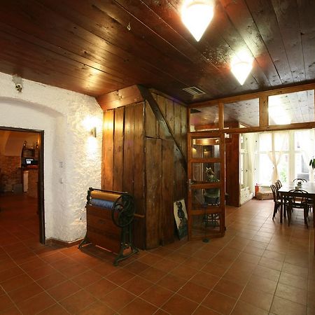 Hotel U Cerneho Orla Kostelec nad Černými Lesy Dış mekan fotoğraf