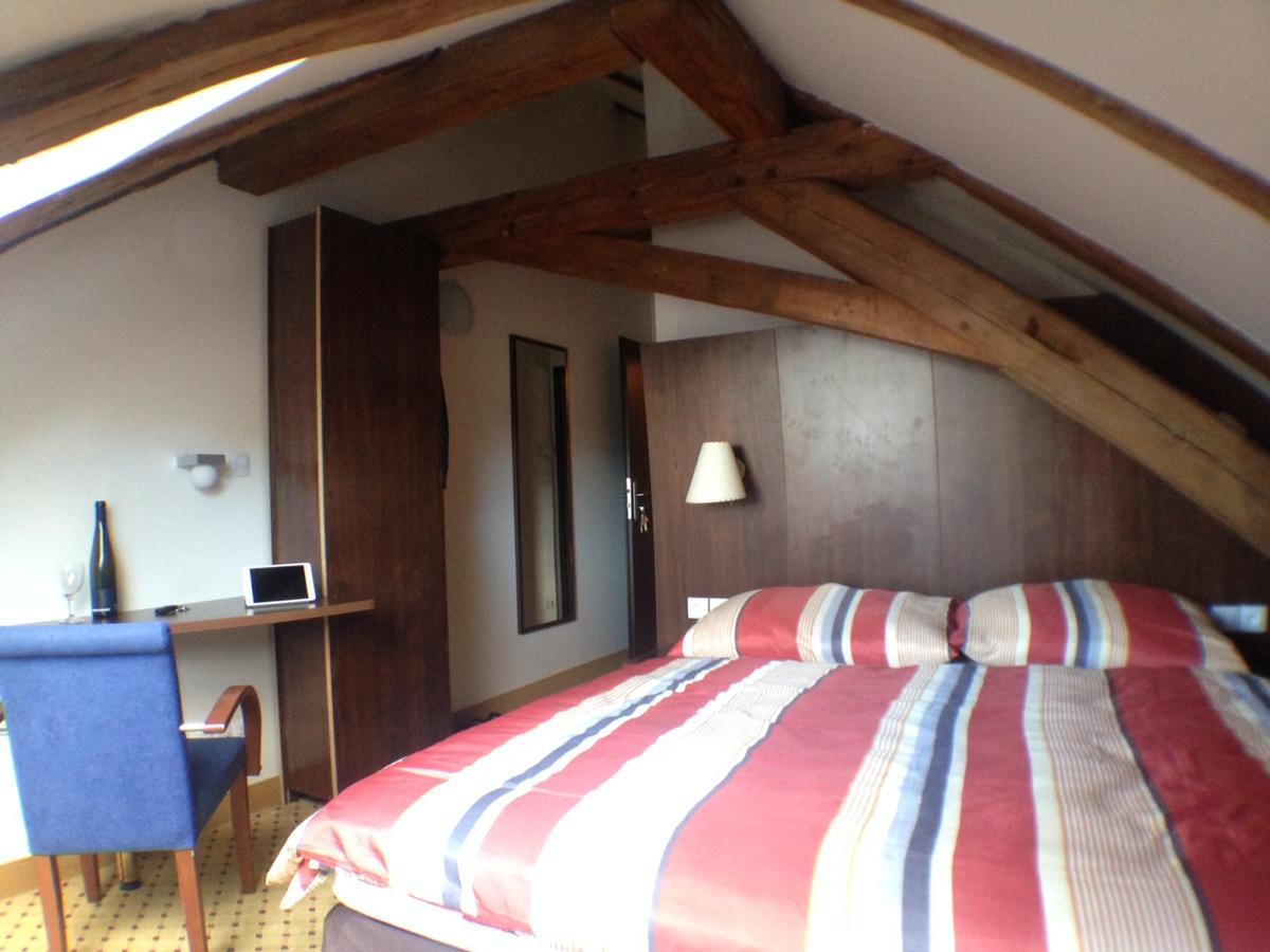 Hotel U Cerneho Orla Kostelec nad Černými Lesy Dış mekan fotoğraf