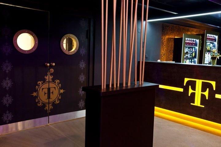 Hotel U Cerneho Orla Kostelec nad Černými Lesy Dış mekan fotoğraf