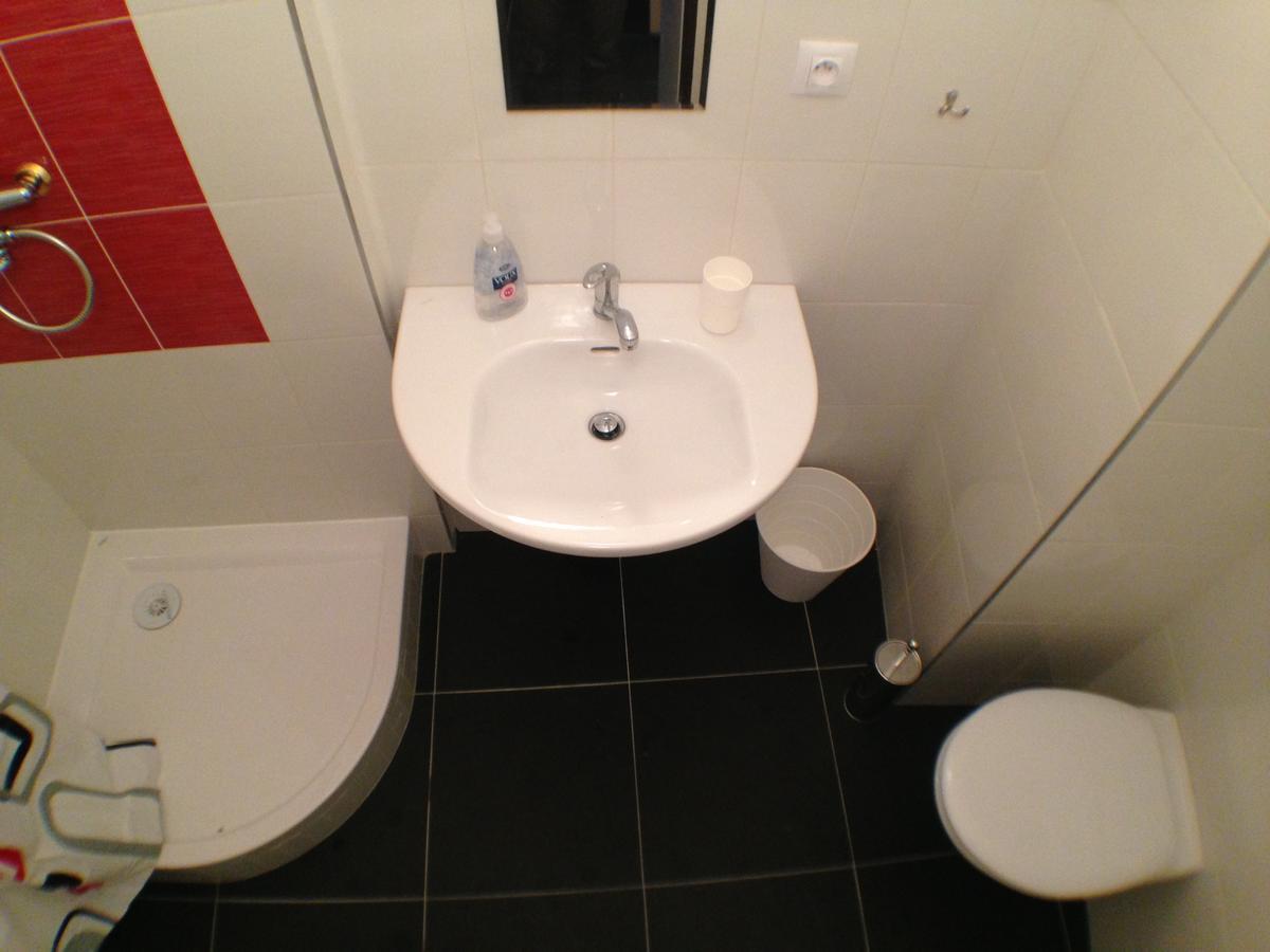 Hotel U Cerneho Orla Kostelec nad Černými Lesy Dış mekan fotoğraf